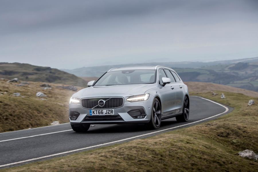  Volvo V90 D4 R-Deisgn 2017 года  (UK) (фото 21 из 40)